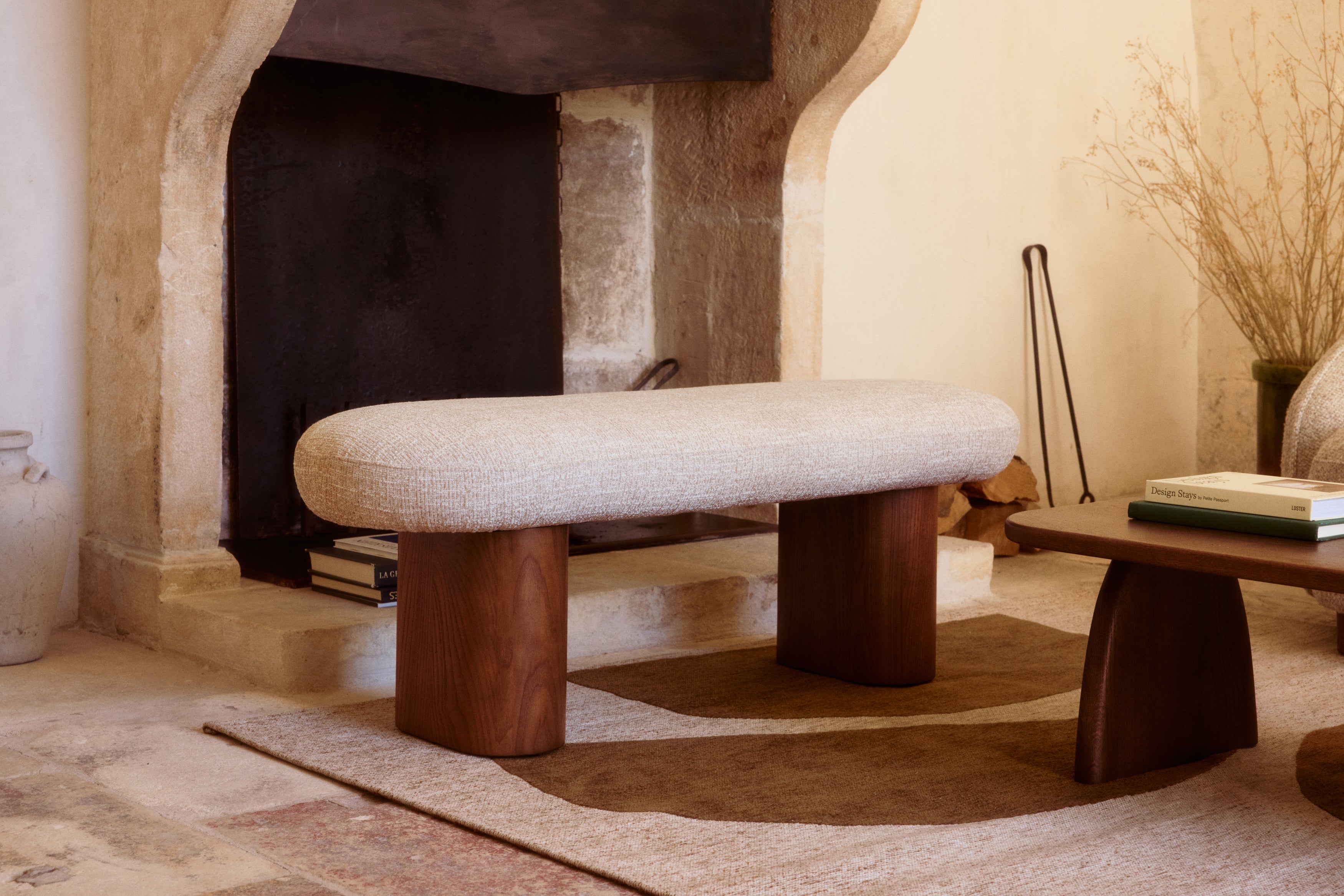 banc Popa - tweed chenillé beige et frêne massif teinte noyer