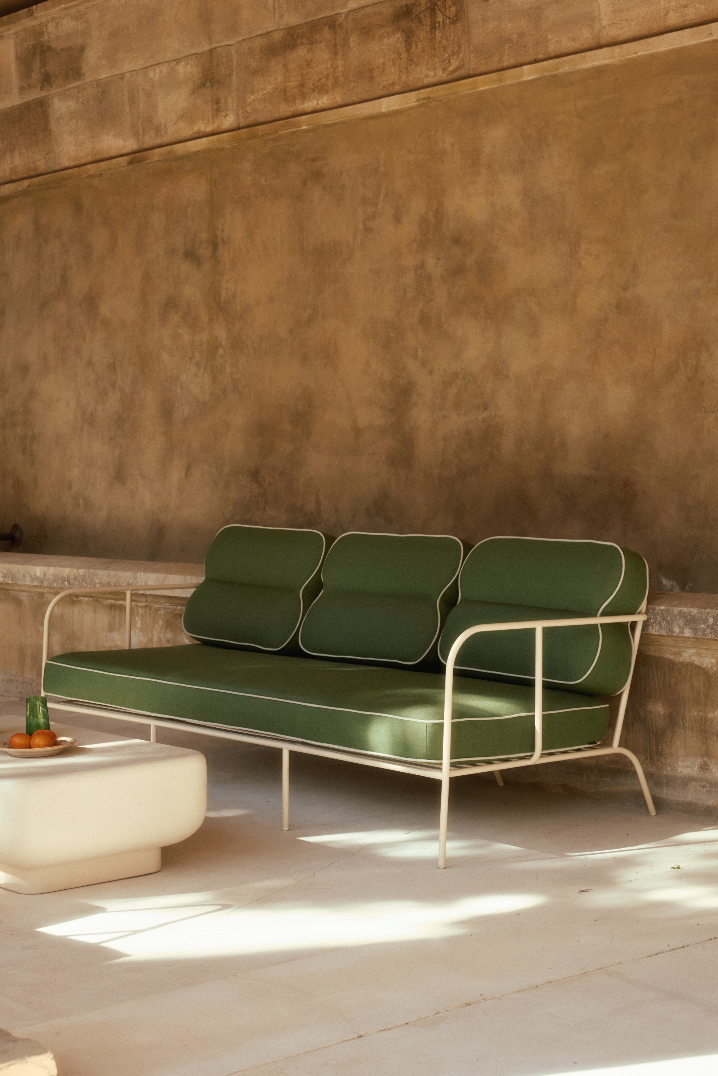 Canapé de jardin 3 places Maddalena métal beige et coussins verts - NV GALLERY