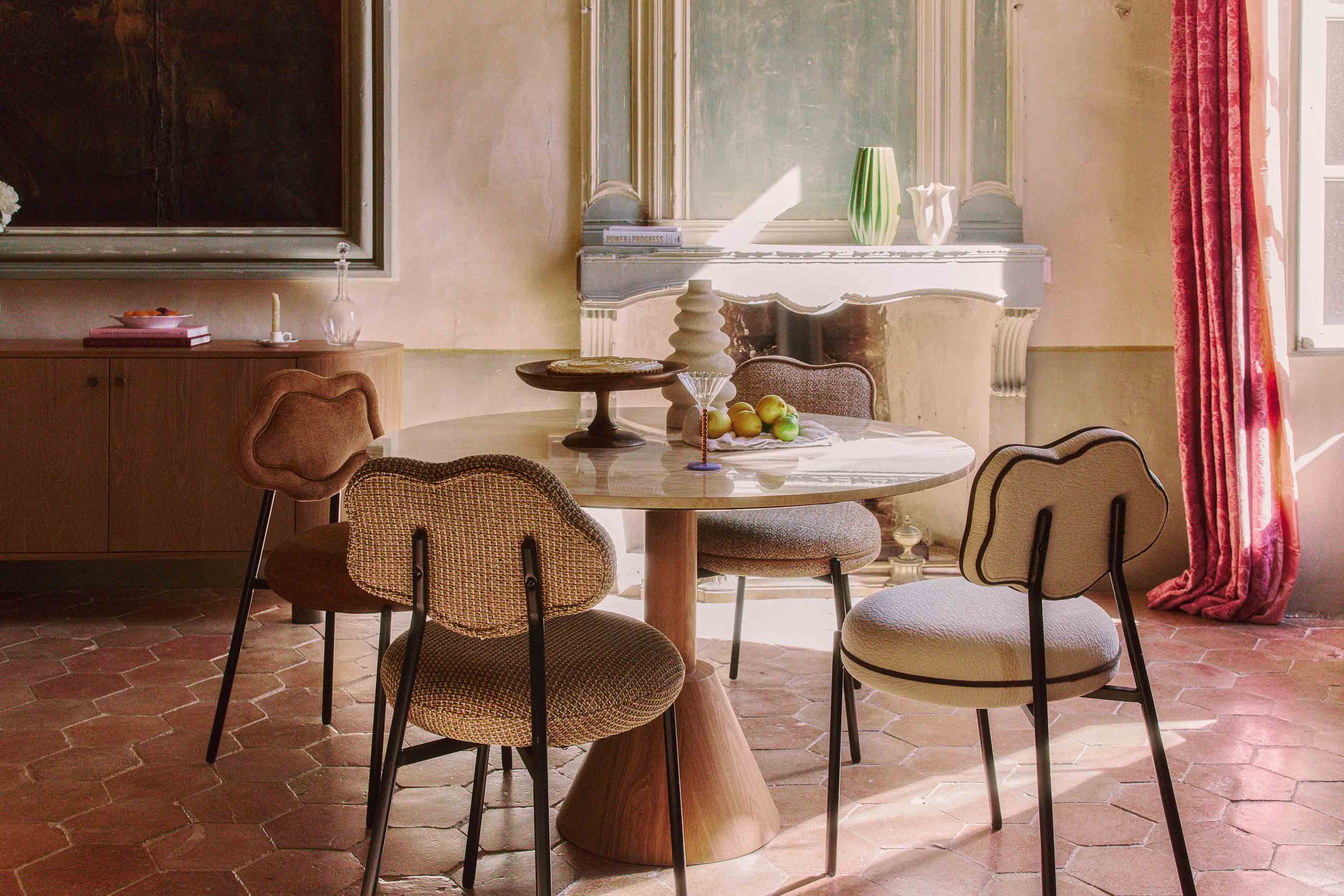 vase Ana - céramique beige empilée - mise en situation salle à manger