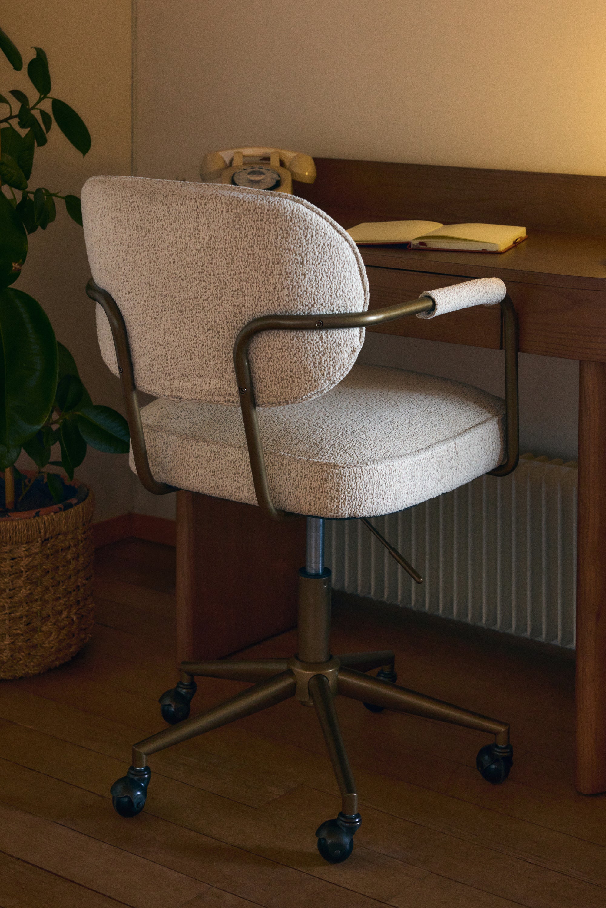 bureau design lina et chaise de bureau celesta bureaux