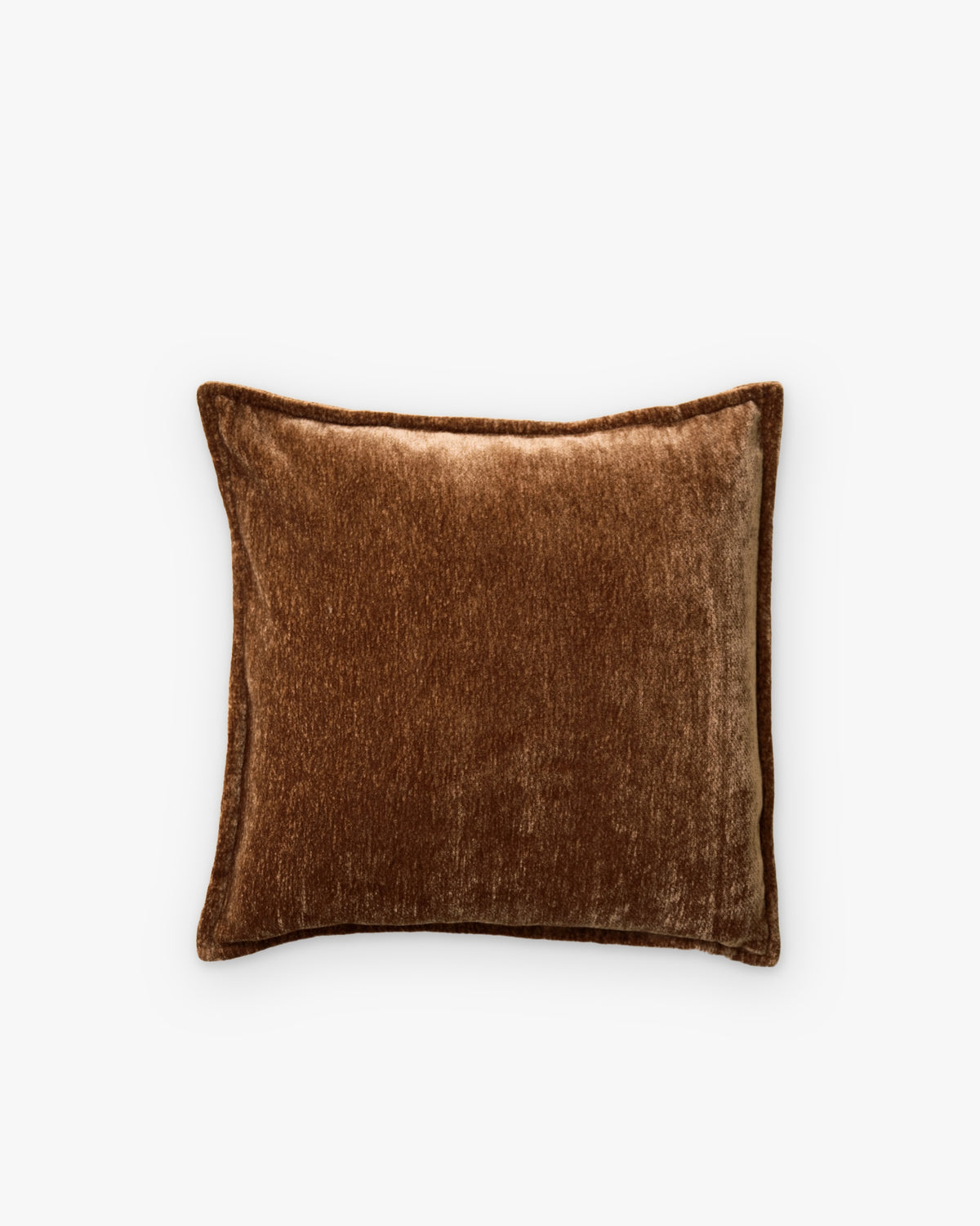 coussin carré BLIZZARD en chenille brun cognac à bord plat, vue de face sur fond blanc