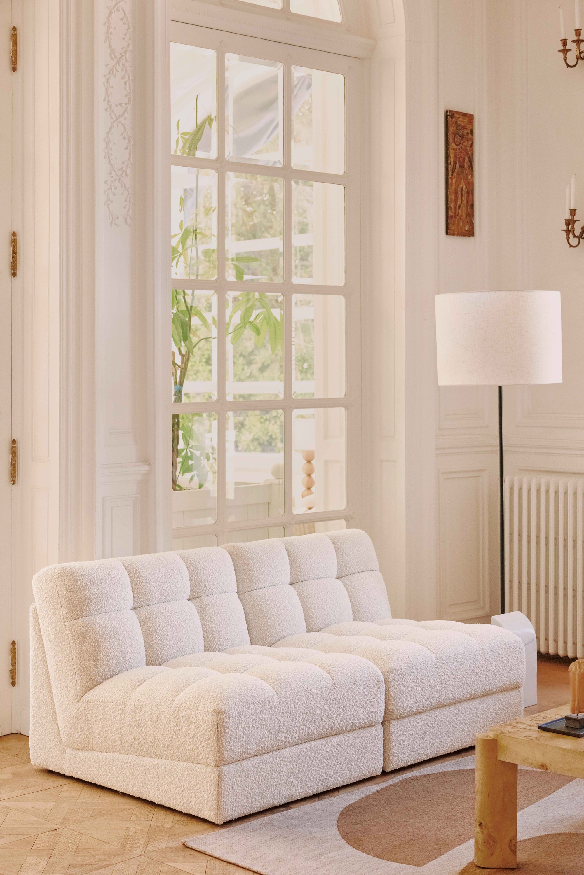 canapé modulable Paul - bouclé blanc avoine - module droit vue portrait fenêtre