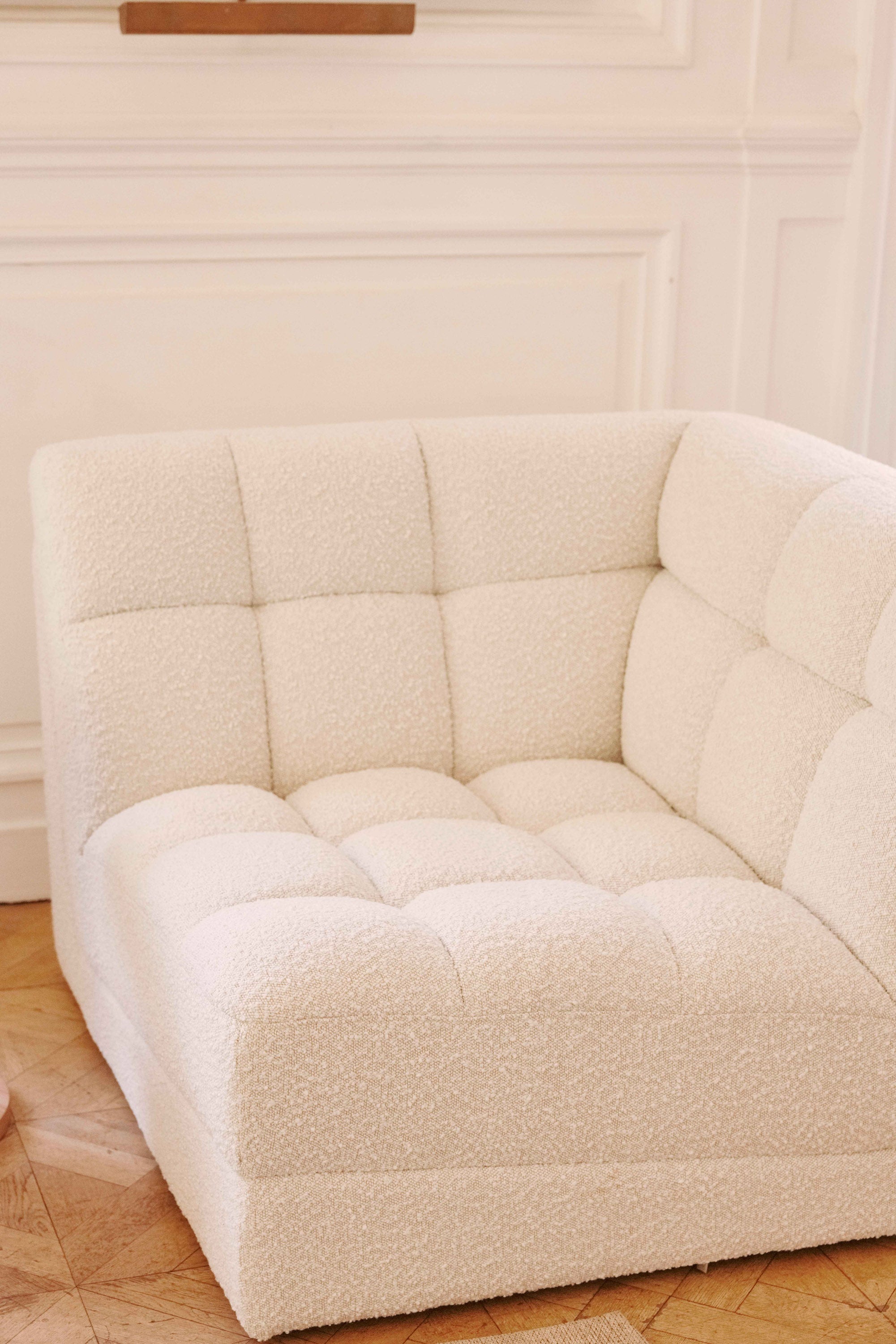 canapé modulable Paul - bouclé blanc avoine - détail module fauteuil angle