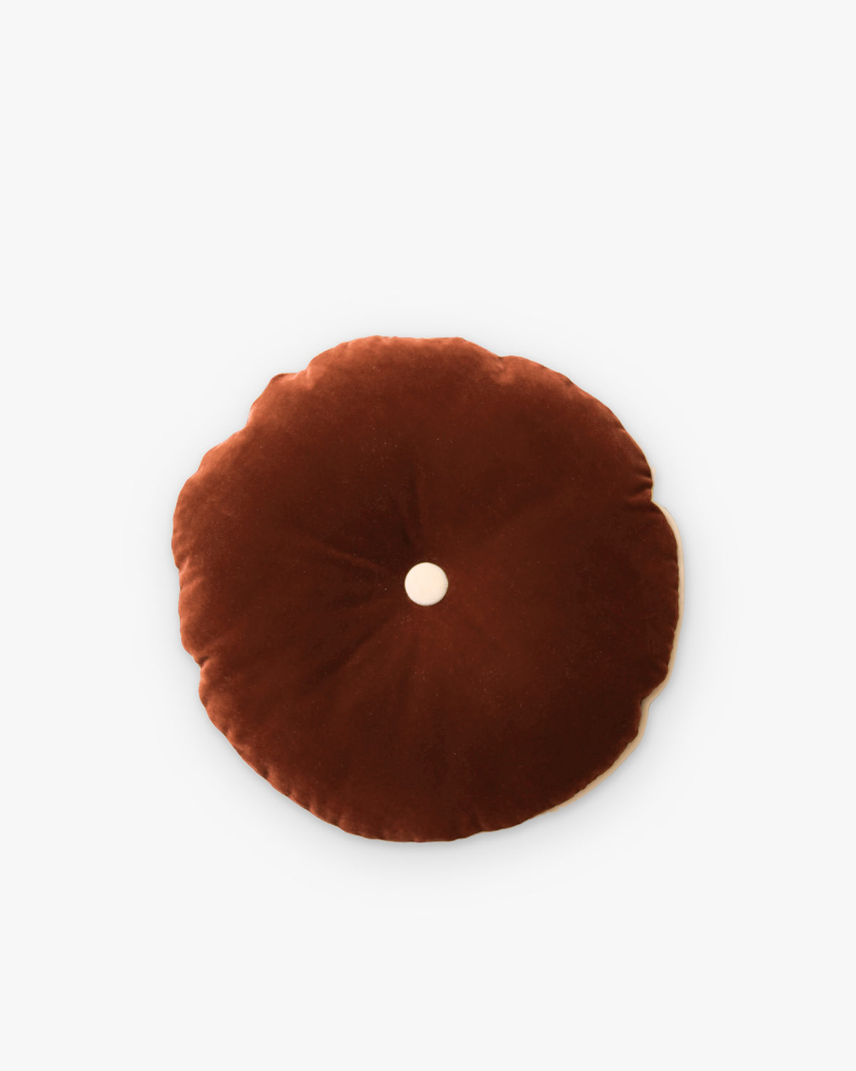 coussin rond MOON en velours cognac à bouton écru, vue de face en légère plongée