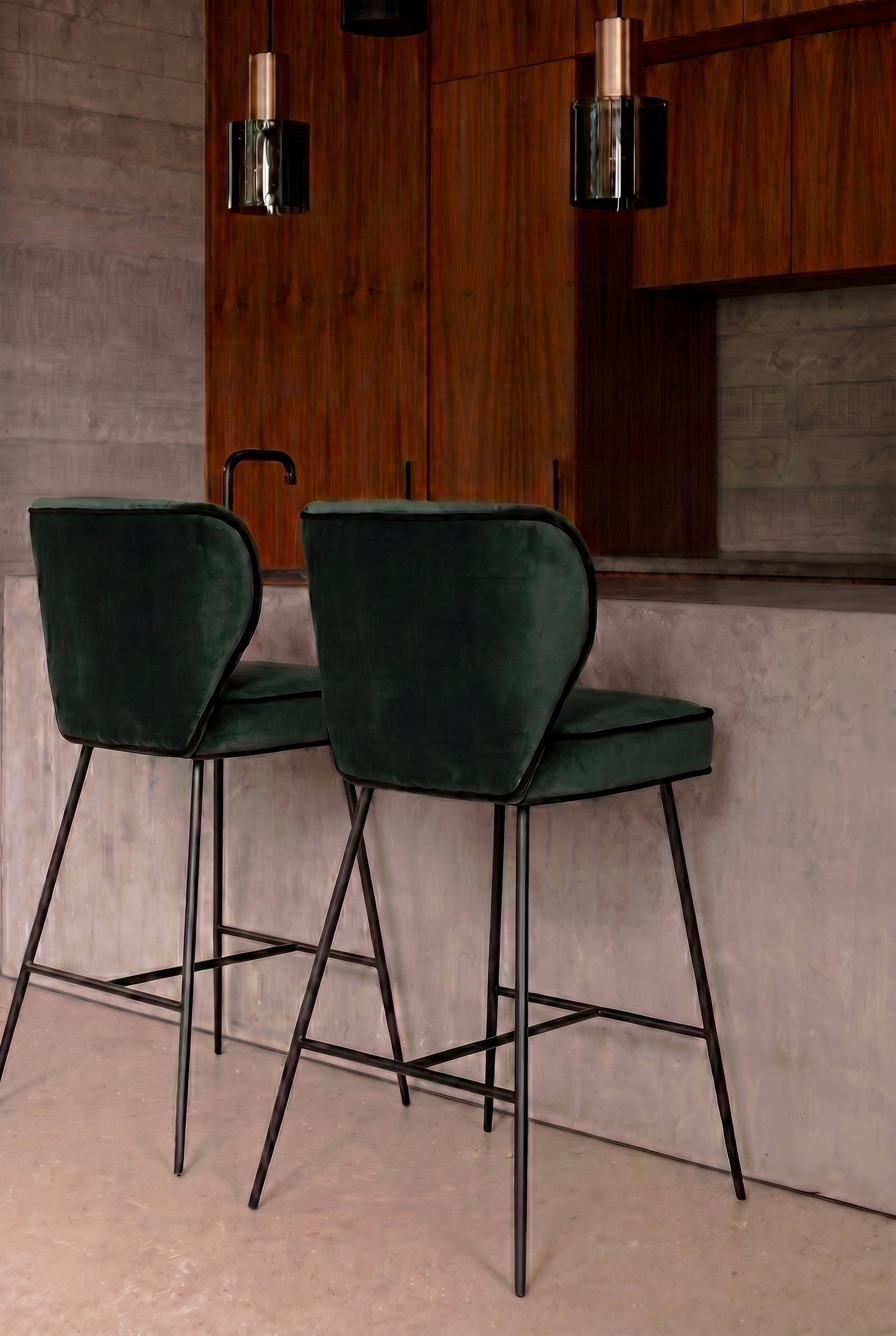 tabouret Wayne - velours vert cèdre et structure métal noir - vue de dos îlot cuisine